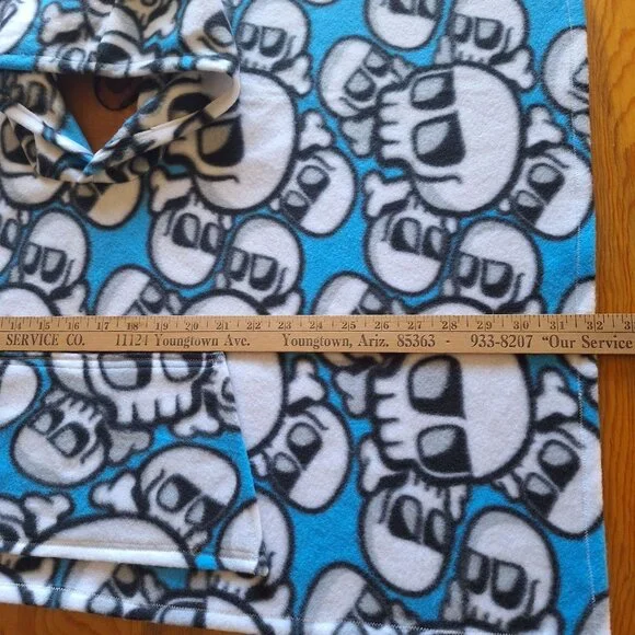 Handmade Kids Fleece Skull Poncho W Pocket & Hood Car Seat Blue Black White - Picture 3 of 15
